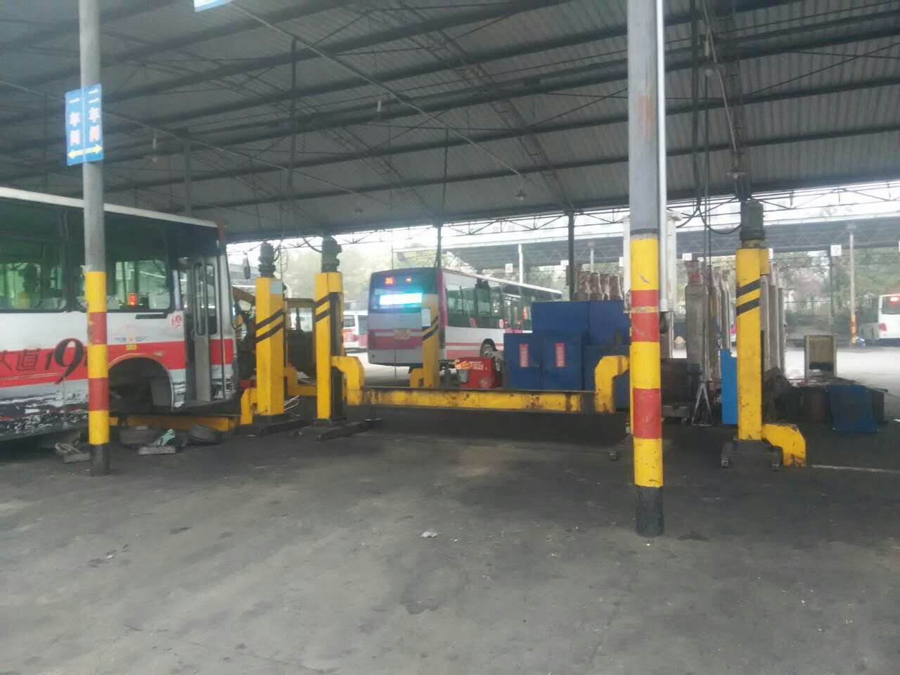 舉升機(jī) 舉升機(jī)