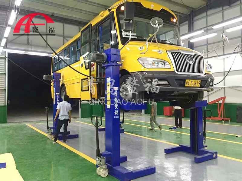 校車(chē)維修舉升機(jī)案例（10噸）